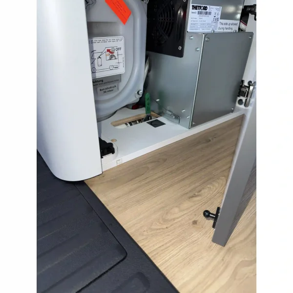Gasfach im Nugget V710 vereinfachtes Öffnen - Mit Montage