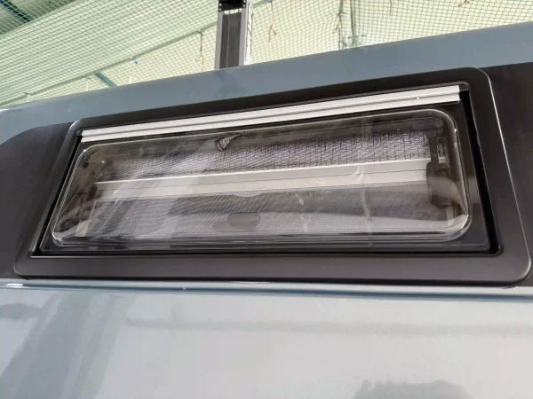 Ersatzscheibe Ford Transit Nugget Hochdach KLARGLAS mit silberner Schiene