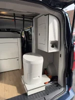 Toiletten-Nachrüstung mit Schranklösung für Ford Nugget V710 L2